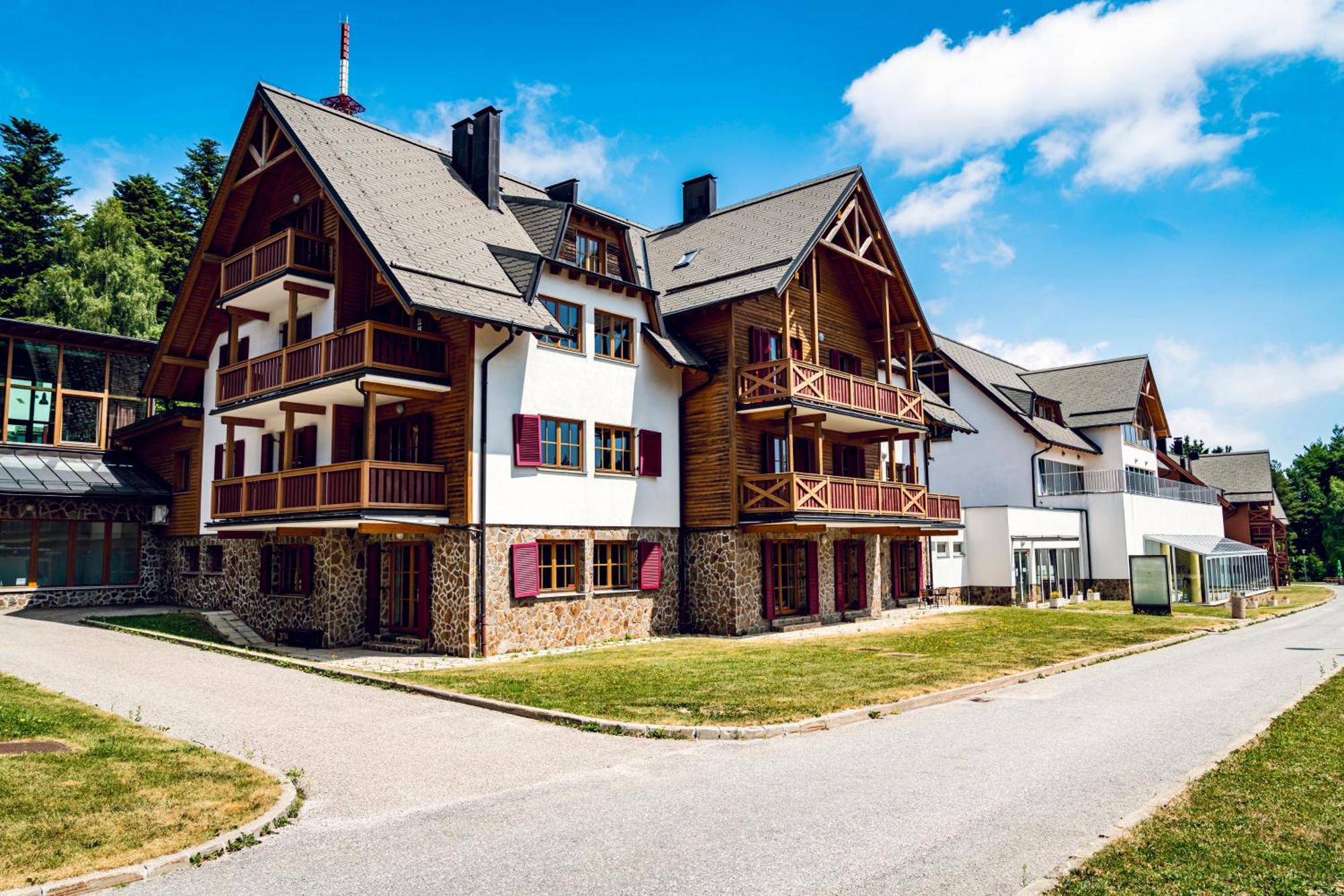 Pohorje Village Wellbeing - Family Bolfenk Apartment